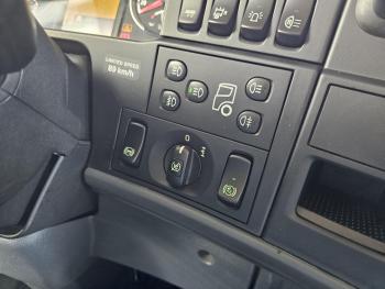 Scania R410 6x2 + NOOTEBOOM TIEFLADER